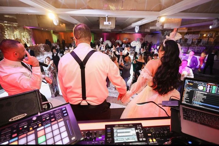 Average DJ Cost for Wedding